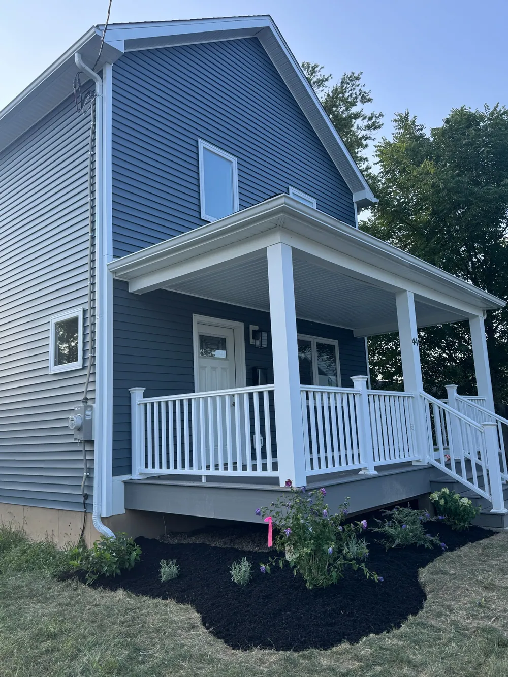 Mulching service example: Side-Yard Bed Refresh in Buffalo, NY